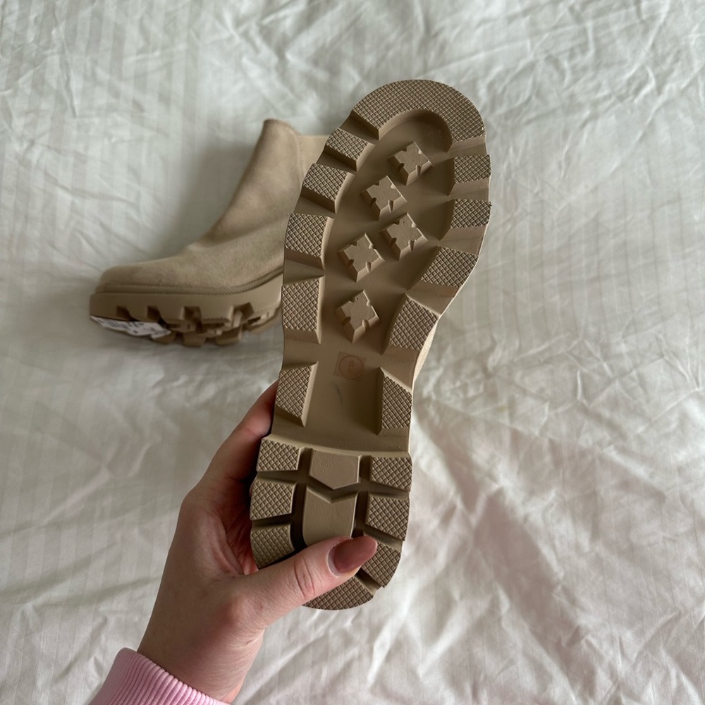 Chelsea Boots - Picture 4 of 7
